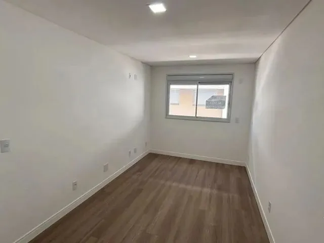 Imagem 5: Praia dos Ingleses - Apartamento com 02 Dormitórios Disponível para Locação Anual