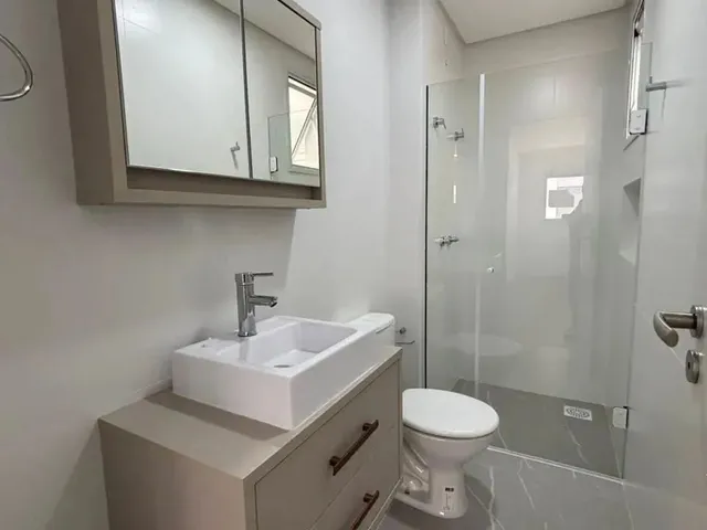 Imagem 13: Praia dos Ingleses - Apartamento com 02 Dormitórios Disponível para Locação Anual