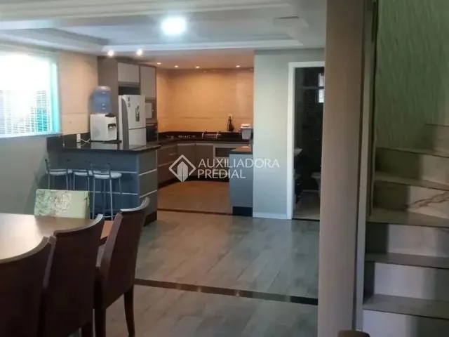 Imagem 3: Casa 3 Dormitórios, Sendo 3 Suítes, Banheira de Hidromassage, Situada nos Ingleses Do