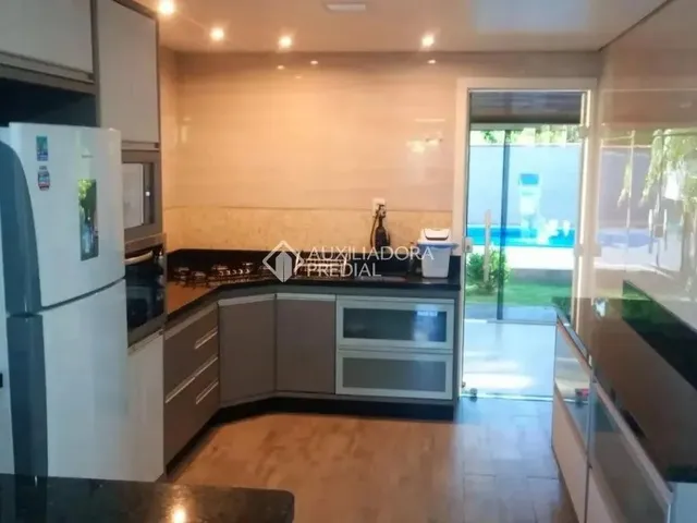 Imagem 9: Casa 3 Dormitórios, Sendo 3 Suítes, Banheira de Hidromassage, Situada nos Ingleses Do