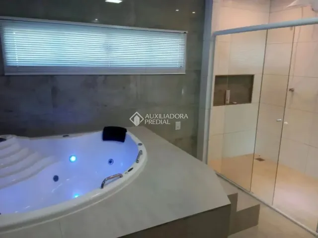 Imagem 13: Casa 3 Dormitórios, Sendo 3 Suítes, Banheira de Hidromassage, Situada nos Ingleses Do