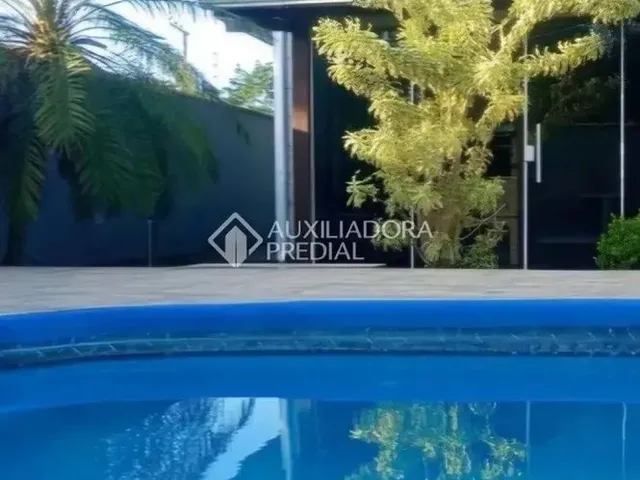 Imagem 2: Casa 3 Dormitórios, Sendo 3 Suítes, Banheira de Hidromassage, Situada nos Ingleses Do