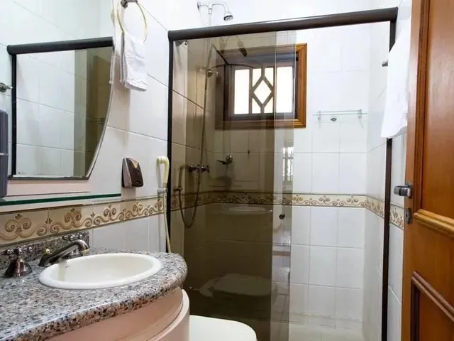 Imagem 6: Casa para Locação em Florianópolis, Jurere Internacional, 5 Dormitórios, 1 Suíte, 3