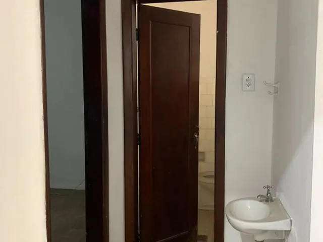 Imagem 2: 4 Quartos - 03 Banheiros - Centro