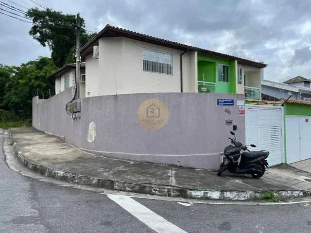 Imagem: A casa possui 2 Dormitórios, 2 Suítes, 3 Banheiros,