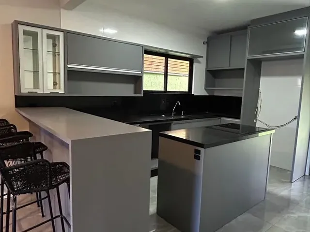 Imagem 3: Aluguel Anual Casa Semi Mobiliada com 2 Dormitórios a 350M da Praia do Campeche