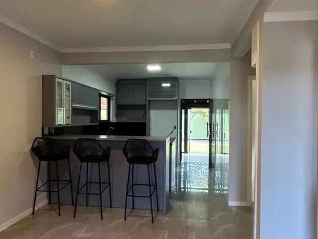 Imagem 4: Aluguel Anual Casa Semi Mobiliada com 2 Dormitórios a 350M da Praia do Campeche