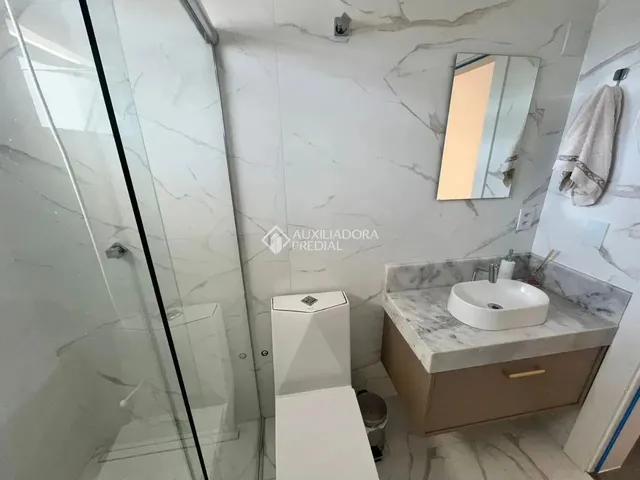 Imagem 3: Imóvel para Aluguel Tem 300 Metros Quadrados com 4 Quartos em Campeche - Florianópolis