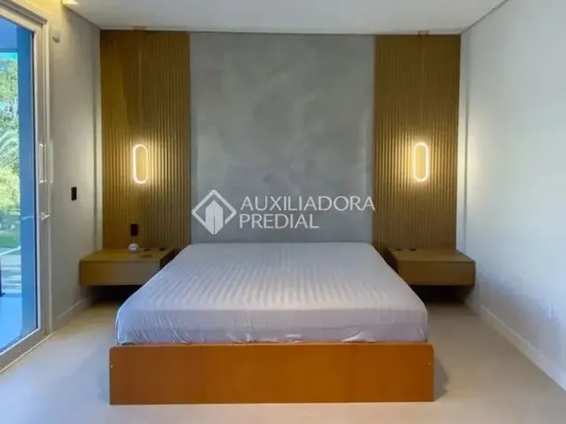 Imagem 6: Imóvel para Aluguel Tem 300 Metros Quadrados com 4 Quartos em Campeche - Florianópolis