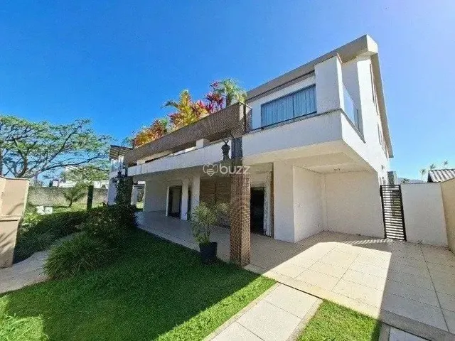 Imagem: A casa possui 4 Dormitórios, 2 Suítes, 4 Banheiros, 4