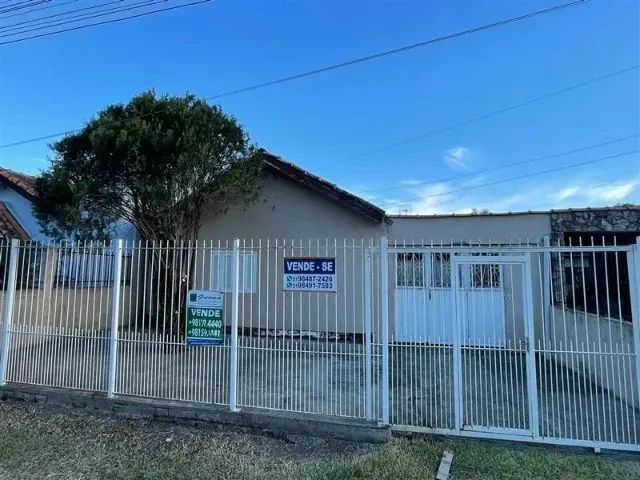 Imagem: A casa possui 2 Dormitórios, 2 Banheiros, 2 Vagas na