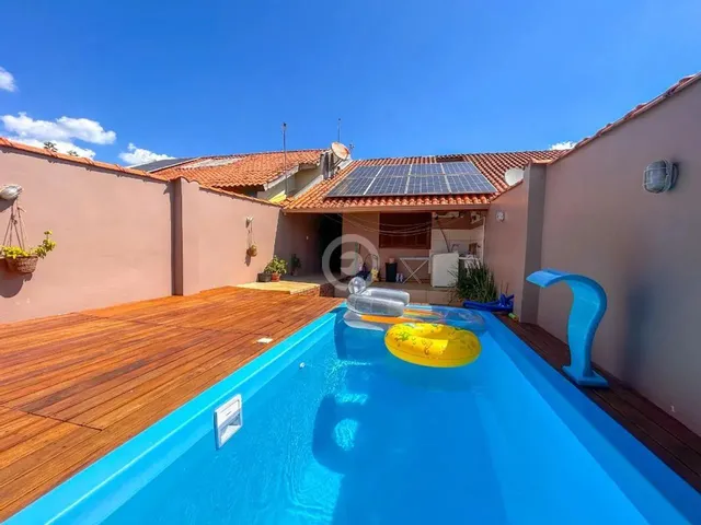 Imagem: A casa possui 2 Dormitórios, 2 Banheiros, 1 Vaga na