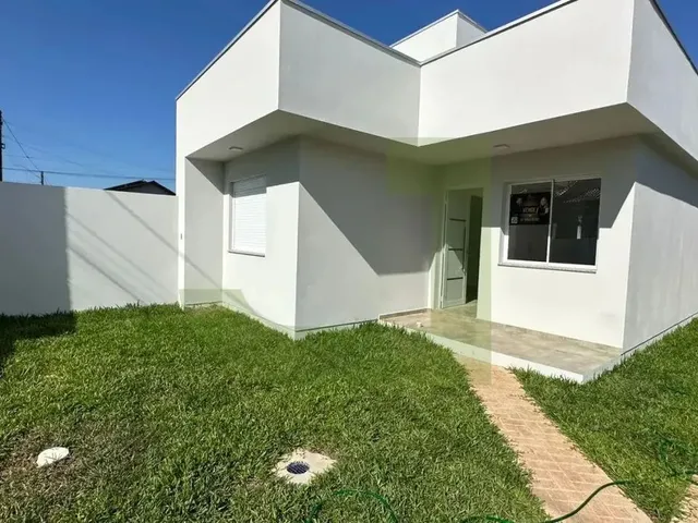 Imagem: A casa possui 2 Dormitórios, 1 Banheiro, 3 Vagas na