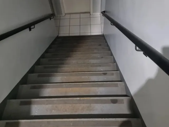Imagem: O apartamento possui 2 Dormitórios, 1 Banheiro, 1 Vaga na