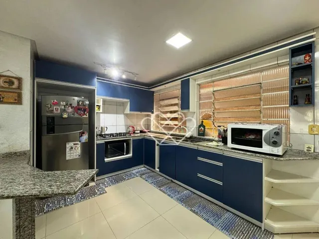 Imagem 13: Casa Espaciosa e Aconchegante: 3 Dormitórios, Área Gourmet e Localização Privilegiada!
