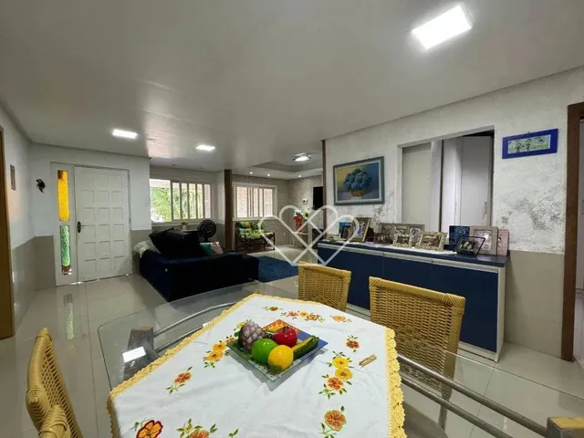 Imagem 8: Casa Espaciosa e Aconchegante: 3 Dormitórios, Área Gourmet e Localização Privilegiada!
