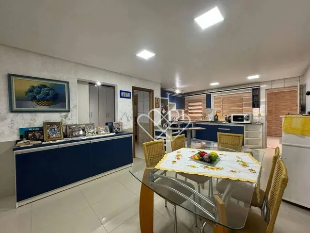 Imagem 3: Casa Espaciosa e Aconchegante: 3 Dormitórios, Área Gourmet e Localização Privilegiada!