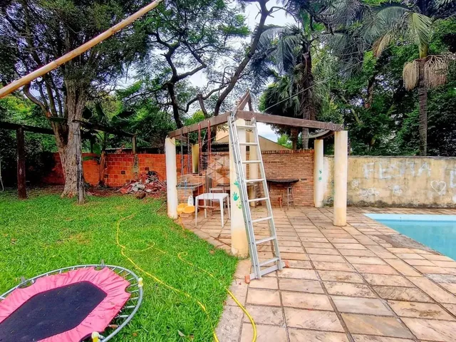 Imagem 5: Sobrado 4 Dormitórios, Lareira, Suite e Closet , Piscina e 2 Vagas no Centro de Esteio