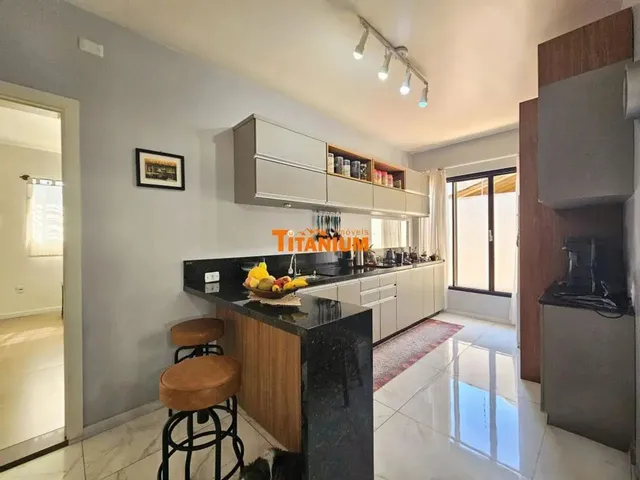 Imagem 13: Casa Plana Semimobiliada, com 3 Dormitórios, Pátio nos Fundos, Poço Artesiano, Placa