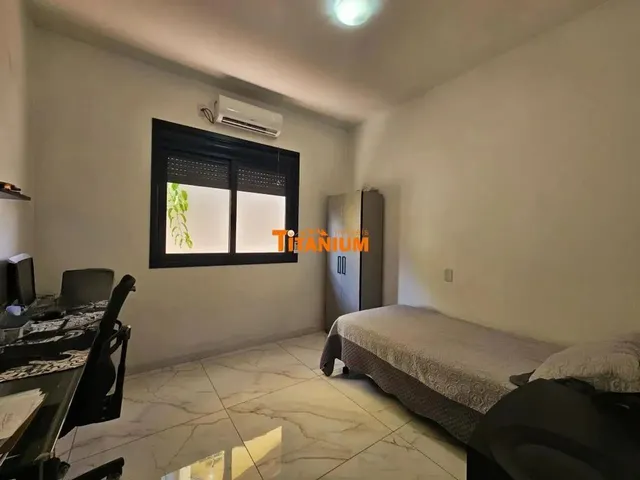 Imagem 12: Casa Plana Semimobiliada, com 3 Dormitórios, Pátio nos Fundos, Poço Artesiano, Placa
