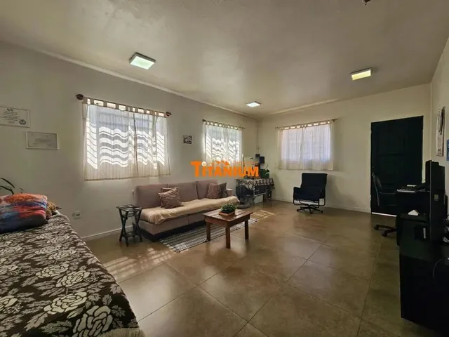 Imagem 15: Casa Plana Semimobiliada, com 3 Dormitórios, Pátio nos Fundos, Poço Artesiano, Placa