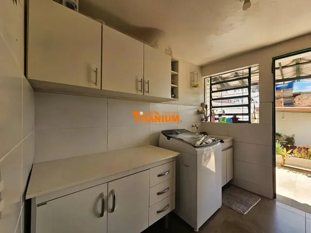 Imagem 5: Casa Plana Semimobiliada, com 3 Dormitórios, Pátio nos Fundos, Poço Artesiano, Placa