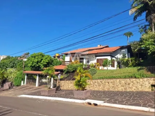 Imagem 1: Casa com 4 Quartos, Sendo 2 Suítes, em Amplo Terreno com Pomar Ao Lado Localizada no Bair
