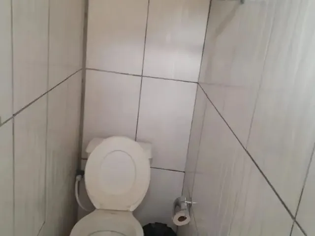 Imagem: Aluga-Se Quarto com Banheiro