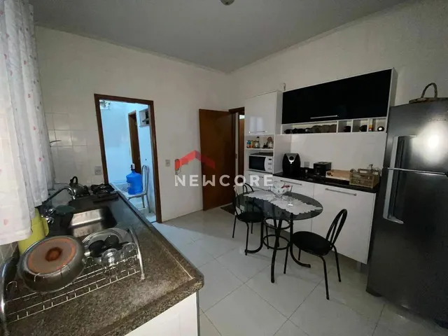Imagem: O apartamento possui 3 Dormitórios, 1 Suíte, 2 Banheiros,