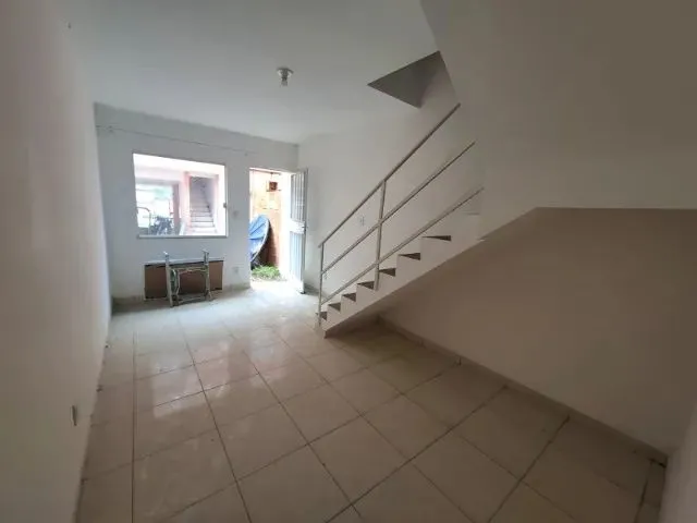 Imagem: Casa Duplex, com 2 Quartos, Segura Dentro