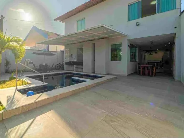 Imagem: A casa possui 5 Dormitórios, 2 Suítes, 4 Banheiros, 5