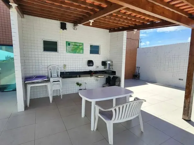 Imagem 2: Apartamento no Centro com 2 Quartos, 2 Vagas, Elevador e Piscina