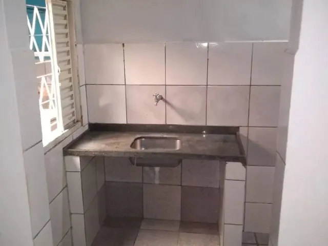Imagem: Alugo Casa nos Fundos com 3 Cômodos 1
