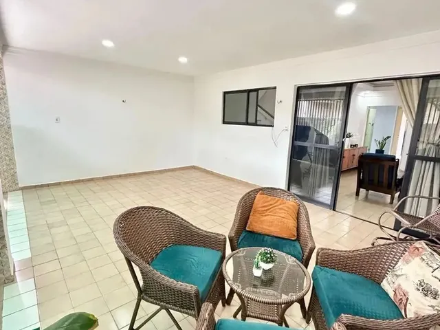 Imagem 15: Casa Duplex Ampla com 6 Quartos no Dix-Sept Rosado Excelente Localização