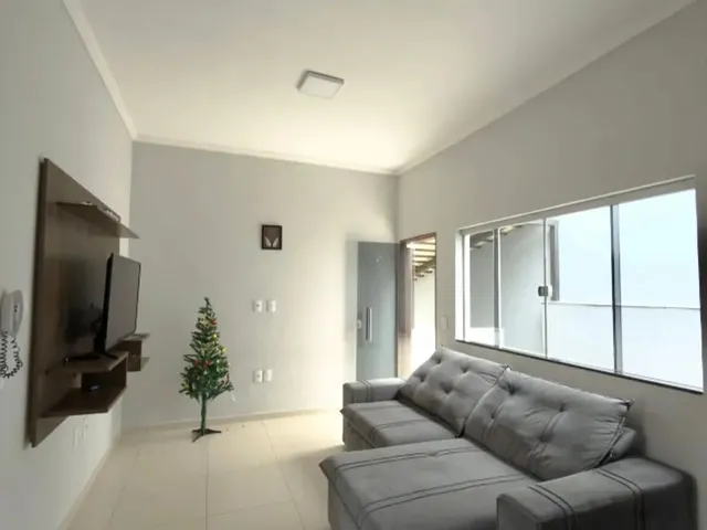 Imagem: A casa possui 3 Dormitórios, 1 Suíte, 3 Banheiros, 3