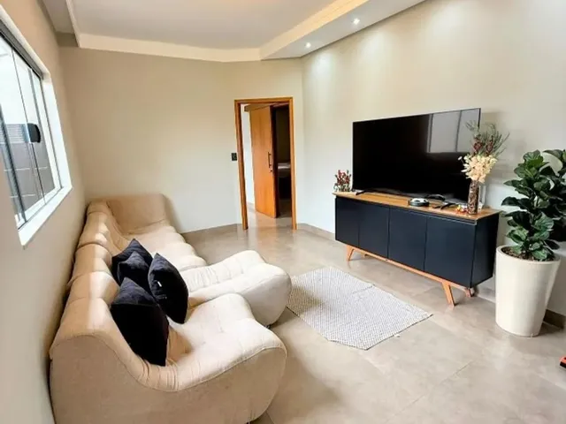 Imagem: A casa possui 3 Dormitórios, 1 Suíte, 2 Banheiros, 3