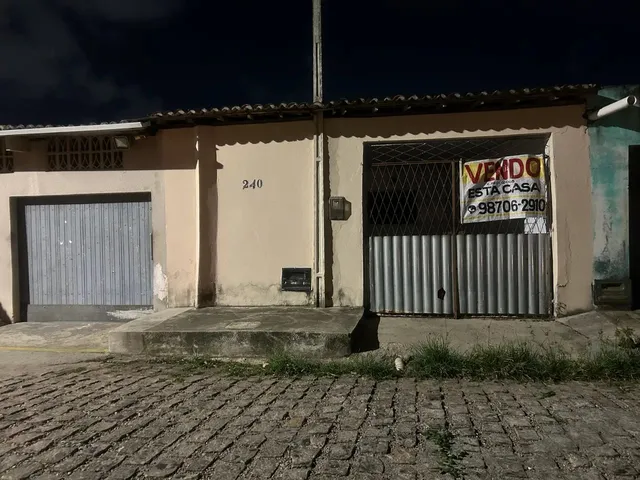 Imagem: Casa com Três Quartos e Garagem