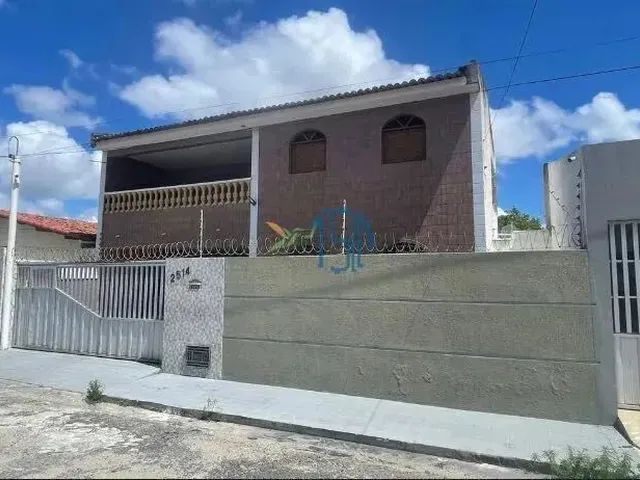 Imagem 5: Casa Padrão / Casa em Rua Pública em Natal / Casa com 2 Pavimentos / Casa no Bairro