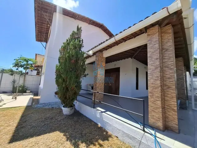 Imagem: Casa de Esquina com 360 M² Construídos