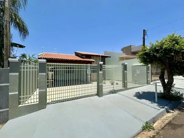 Imagem: A casa possui 3 Dormitórios, 1 Suíte, 3 Banheiros, 3