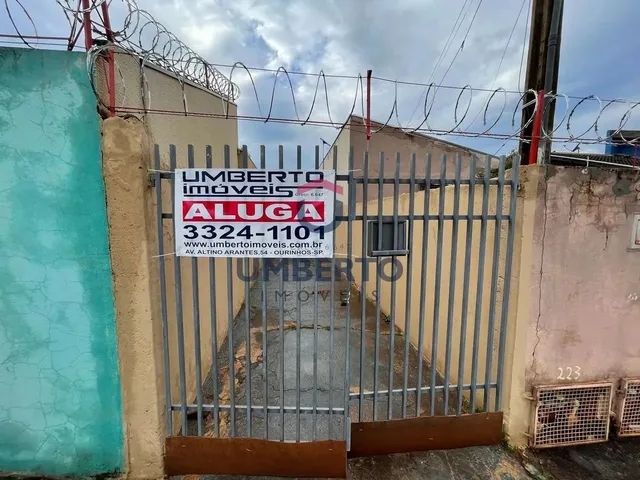 Imagem: A casa possui 1 Dormitório, 1 Banheiro, 1 Vaga na garagem,