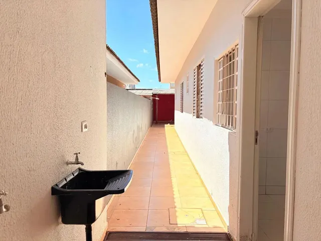 Imagem 15: Casa com 3 Quartos Sendo 1 Suíte no Jd. Itália II