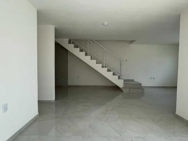 Imagem 2: Casa Duplex / Sobrado Nova com Amplo Terreno em Rua Sem Saída no Centro do Eusébio, 04
