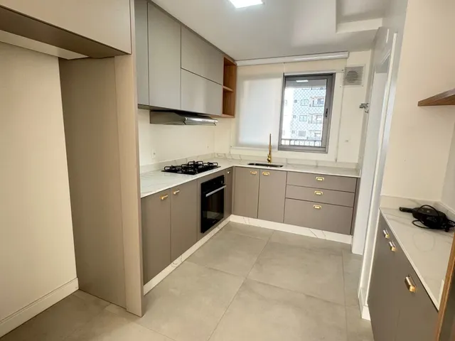 Imagem 2: Apartamento de luxo no Centro de Balneário Camboriú-SC: 3 quartos, 3 suítes, 4