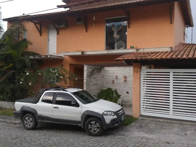 Imagem: A casa possui 4 Dormitórios, 2 Suítes, 1 Banheiro, 2