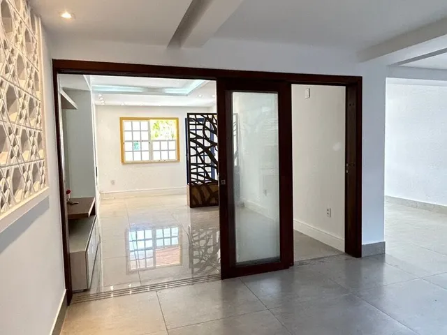 Imagem 5: Vendo Linda Casa em Condomínio em Stella Maris com 5/4, Sendo 4 Suítes , Closset