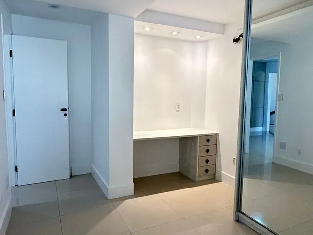 Imagem 6: Vendo Linda Casa em Condomínio em Stella Maris com 5/4, Sendo 4 Suítes , Closset
