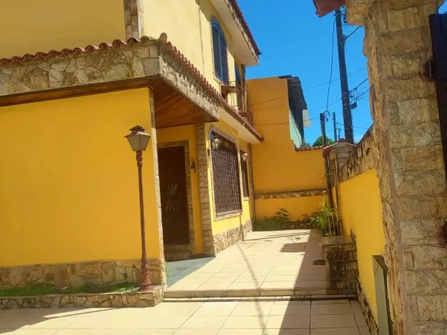 Imagem 4: Casa Ampla com Área Gourmet, Piscina e Suíte Master