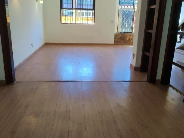Imagem 6: Casa Ampla com Área Gourmet, Piscina e Suíte Master