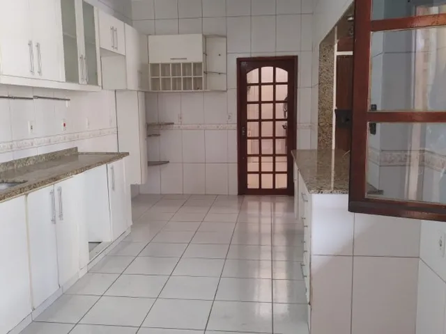 Imagem 3: Casa Ampla com Área Gourmet, Piscina e Suíte Master